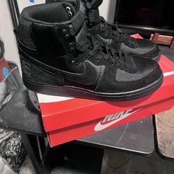 Nike Terminator Men’s Size 9.5/Womens 11.5