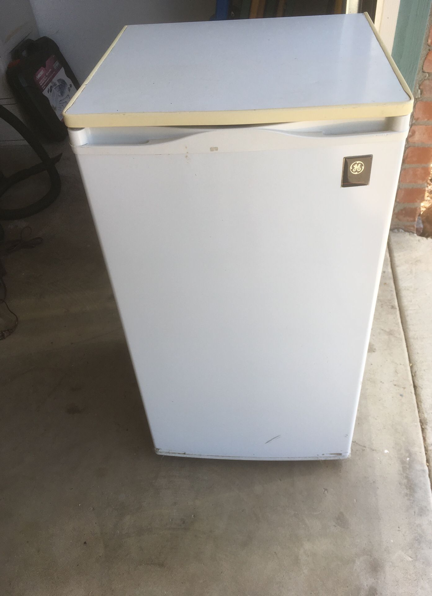Ge Mini Fridge Refrigerator Model C Qn43l2b For Sale In Bonita Ca Offerup