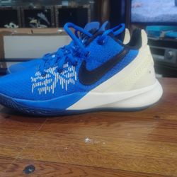 Boys Nike Size 3.5 Y $25