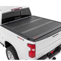 Rough Country Hard Tri-Fold Tonneau Cover For Chevy Silverado & GMC Sierra 1500/2500HD/3500HD (2014-2019) - Low-Profile Aluminum Truck Bed Cover, Fits