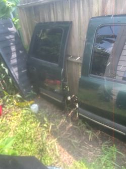 Tahoe Chevy suv back doors 2002/2003 electric