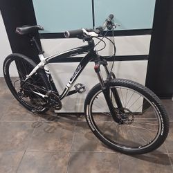 Specialized Hardrock Mountain Bike 
