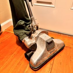 Royal Vacuum Cleaner 