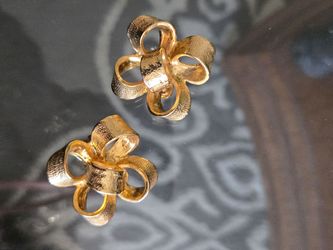 Vintage Kenneth Jay Lane Textured Ribbon Bow Clip Earrings Gold Tone KJL Jewelry
