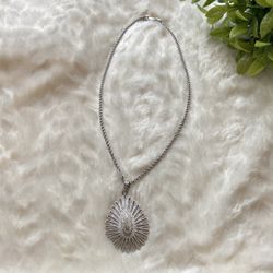 Monet Fashion Jewelry pendant necklace