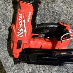 Milwaukee M18 FUEL 3-1/2 in. 18-Volt 21-Degree Lithium-Ion Brushless Cordless Framing Nailer (Tool-Only)