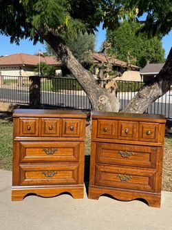 Beautiful Solid Wood  Broyhill Nightstand Set (Read Description)