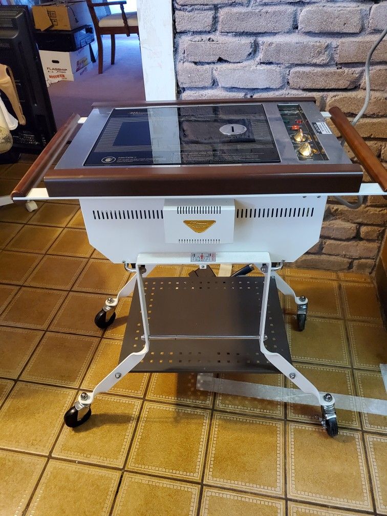 ELECTRIC GRILL. MIRACOOK MA2000. PORTABLE ELECTRIC GRILL AND ROTISSERIE. BRAND NEW.