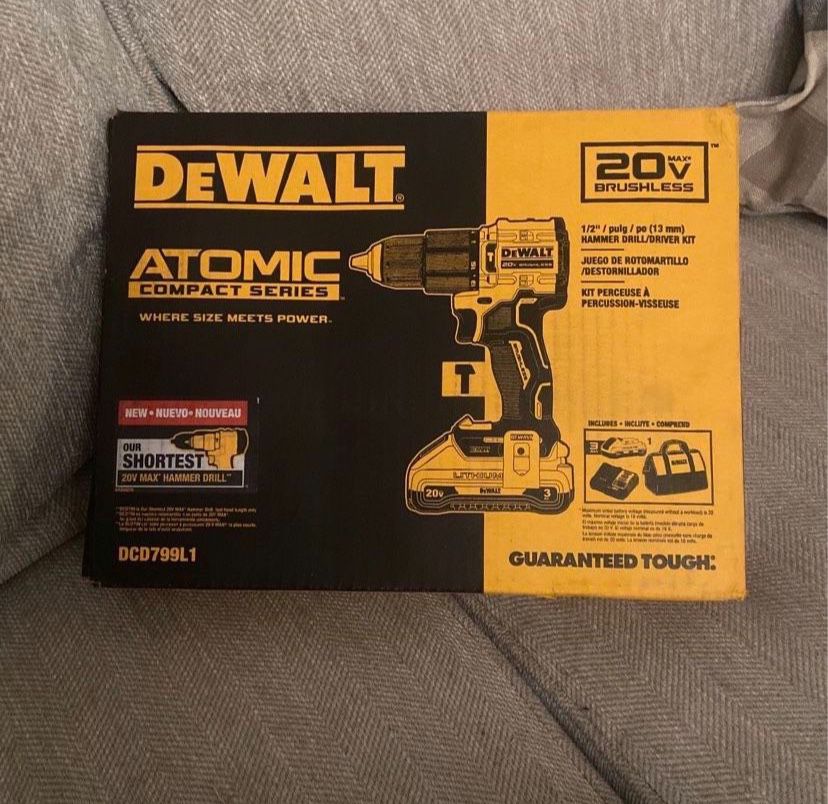 DEWALT ATOMIC 20-Volt Lithium-Ion Cordless 1/2 in. Compact Hammer Drill with 3.0Ah Battery, Charger and Bag $115 or best Offer oh mejor Oferta