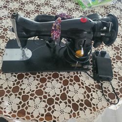 Antique Singer Sewing Machibe