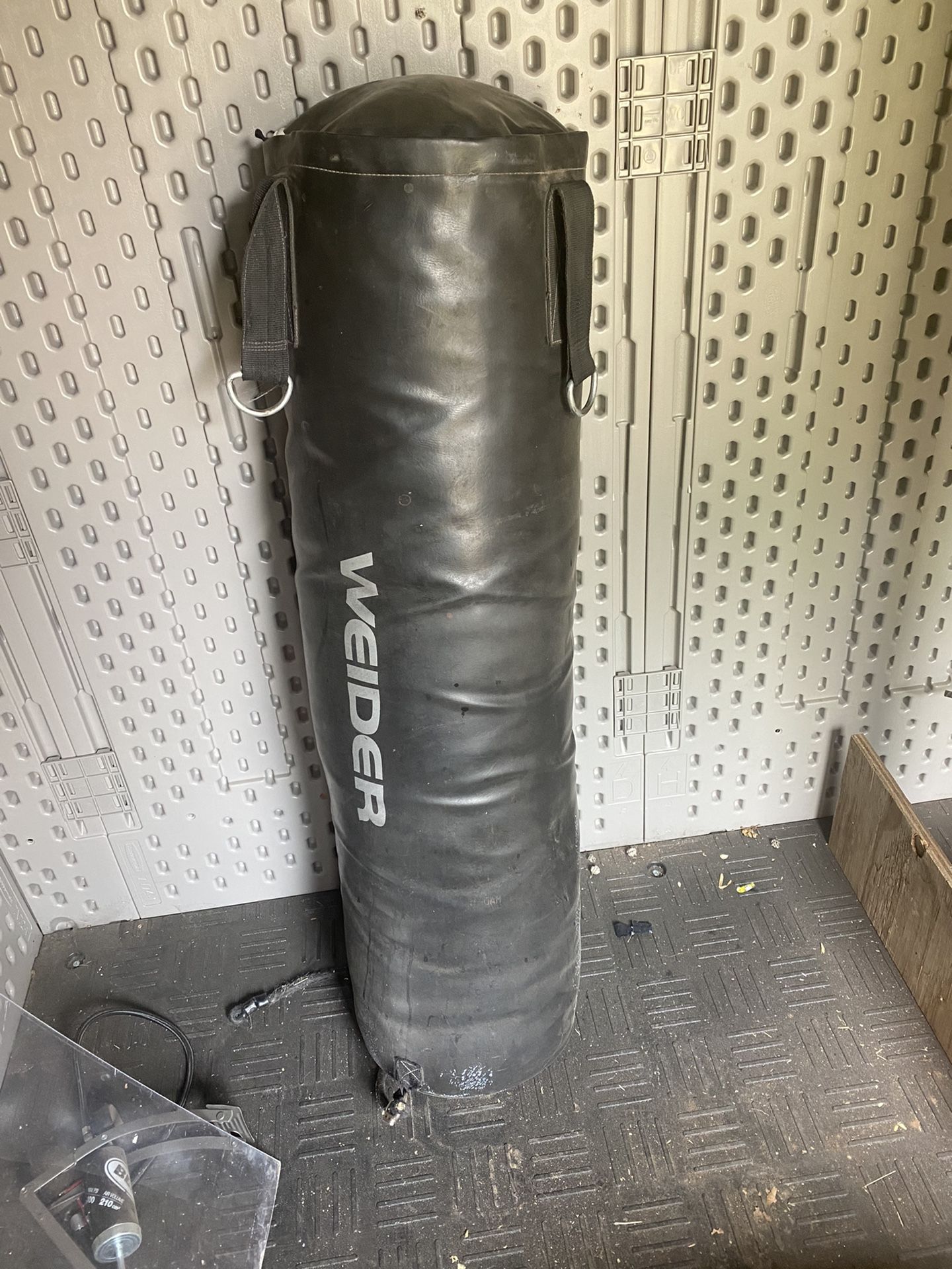 Weider best sale punching bag
