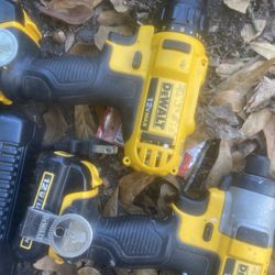 Drills With Battery And Charges 