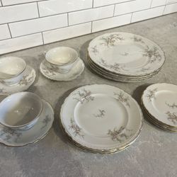 Vintage Vogue Fine China Susanna Multicolored Floral 4 Piece Dinner Set