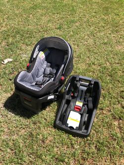 Graco car seat with extra base