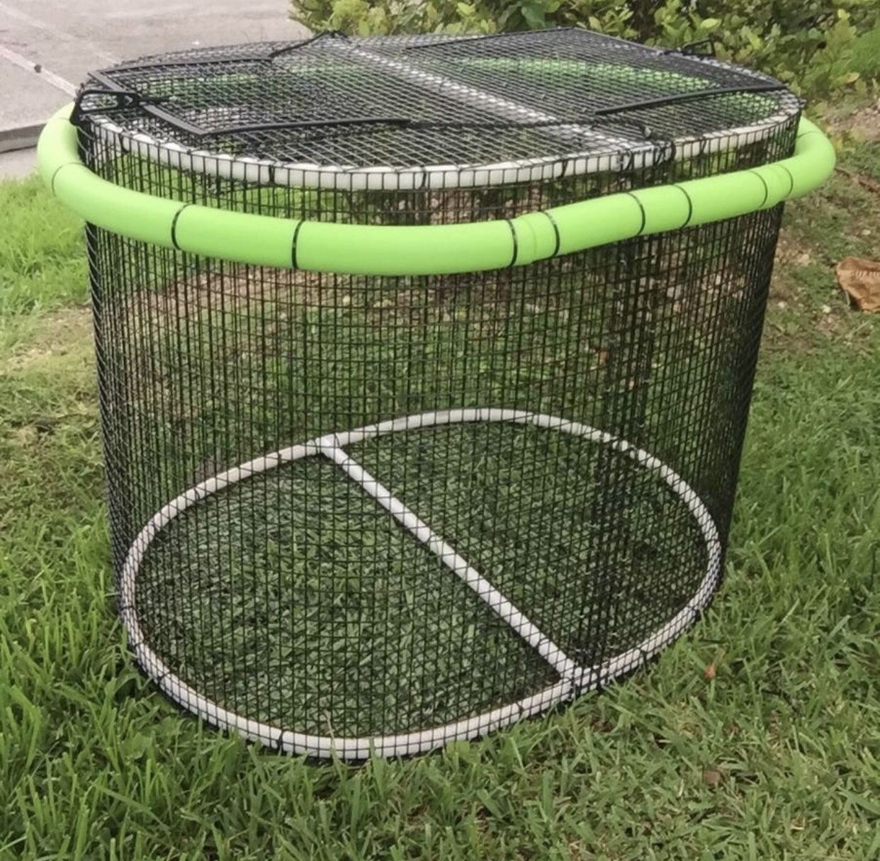 Custom Live Bait Pens