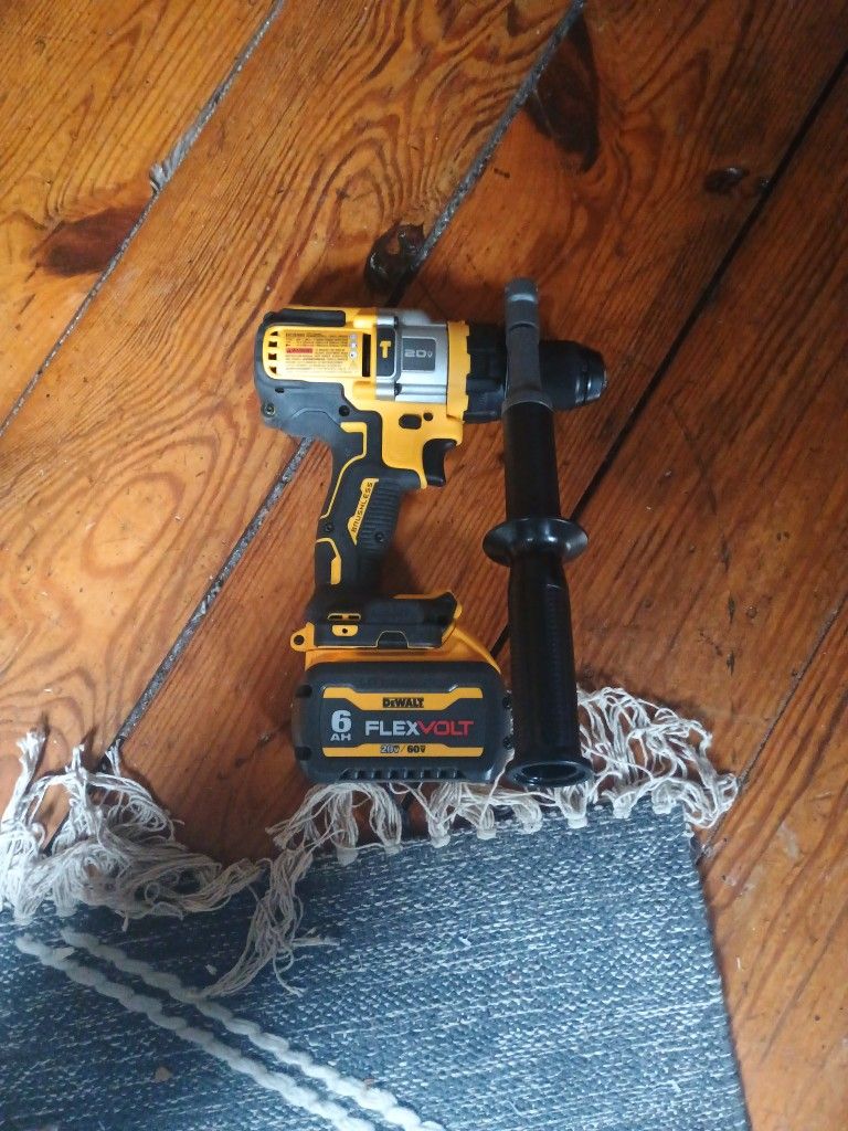 DeWalt Hammer drill W/6amp Flexvolt Battery And Bag