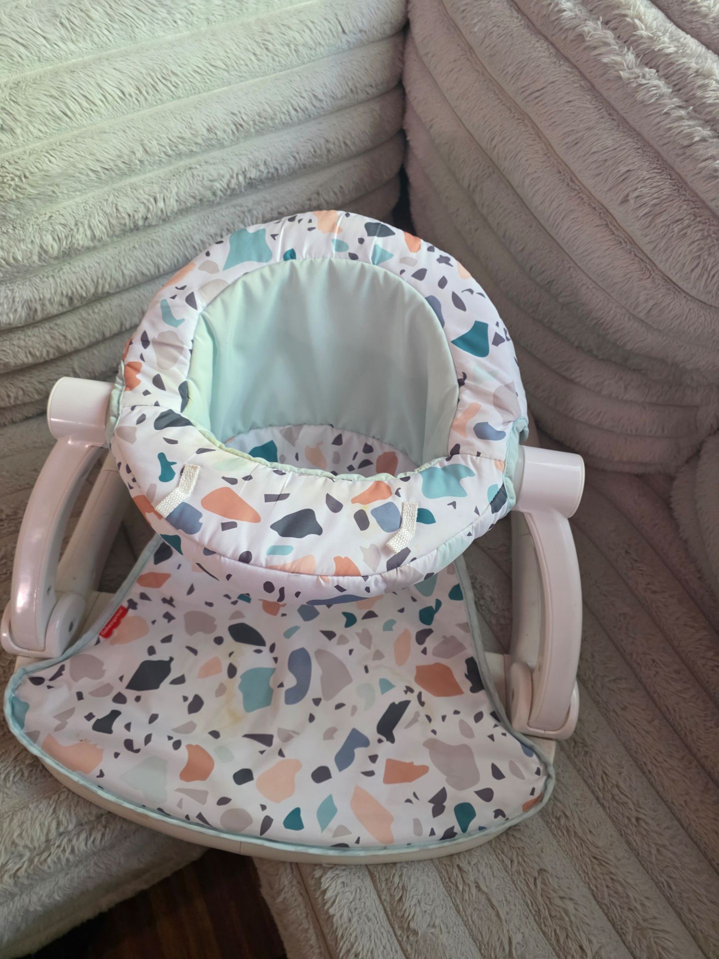 Baby snuggle me and seat