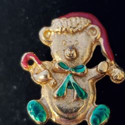 Vintage Goldtone Teddy Bear With Candy Cane On Hand Lapel Pin. Pre-owned in good condition 