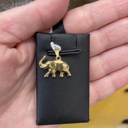 10k ELEFANTE CHARM 