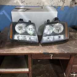 Chevy Tahoe Headlight Assembly 