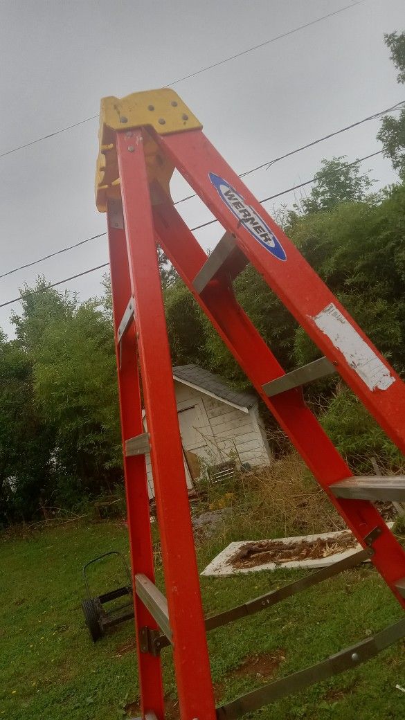 8ft Werner Fiberglass Stepladder