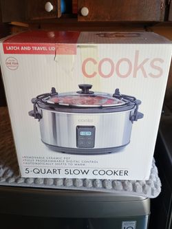 Slow cooker