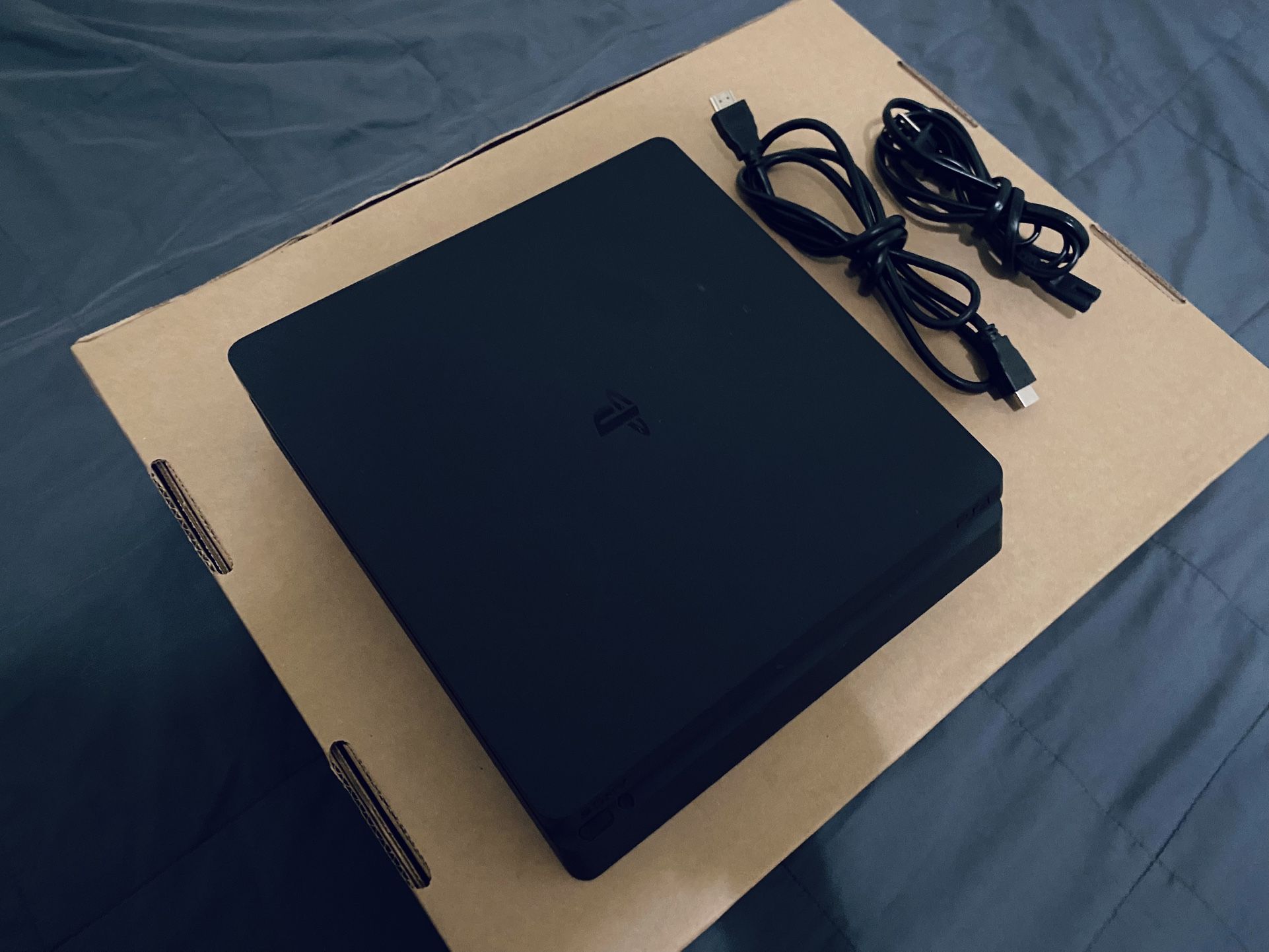 Sony Playstation 4 Ps4 Slim 1TB In very good Working Condition adult owned please read info and check out photos cash, or Zelle
