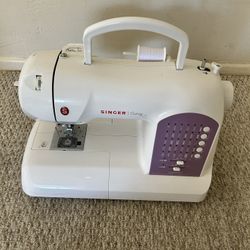 Singer Sewing Machine 8763 Curvy (Rare And Discontinued!)