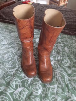 BOOTS...TEXAS...LEATHER...EXCELLENT CONDITION...11D...$50.00