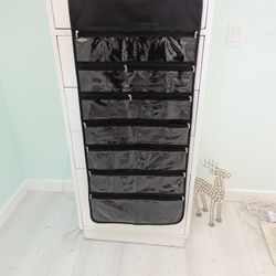 Jewelry Holder 40 Pockets All Zippered Including 7 Velcro For Hanging Necklaces