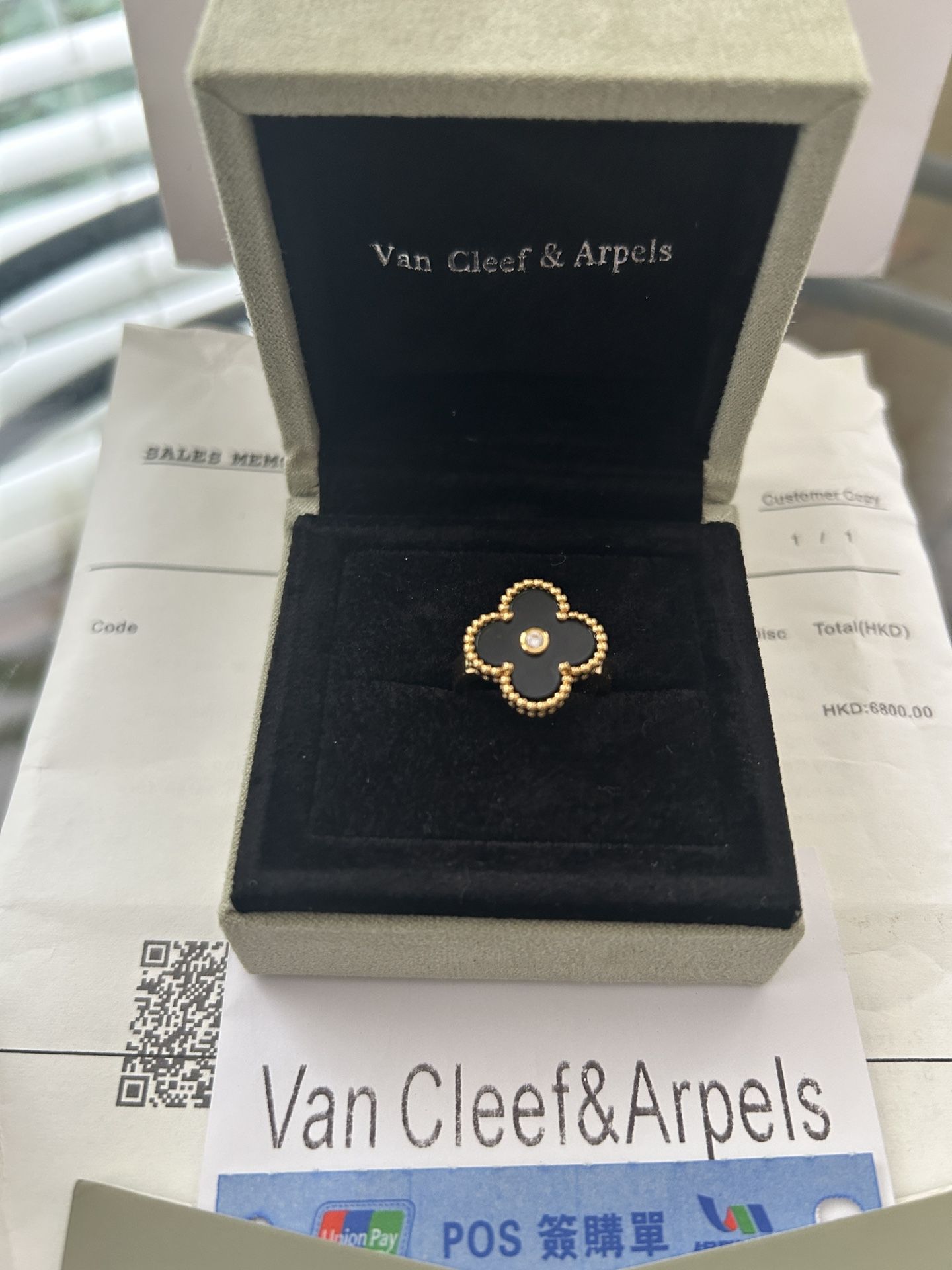 Van Cleef & Arpels Alhambra 52 18k Yellow Gold, Diamond, Onyx, white