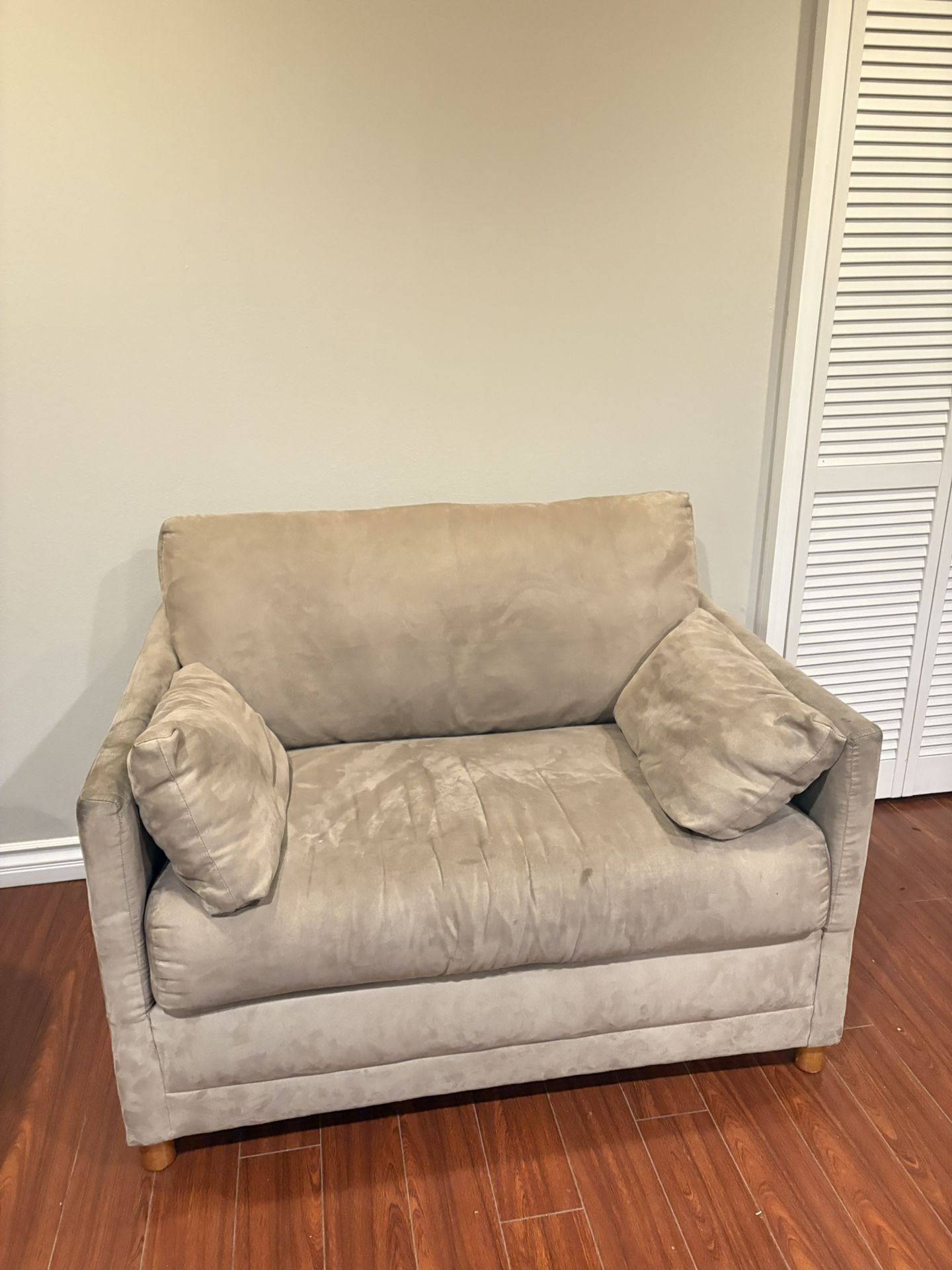 Cozy taupe sleeper chair