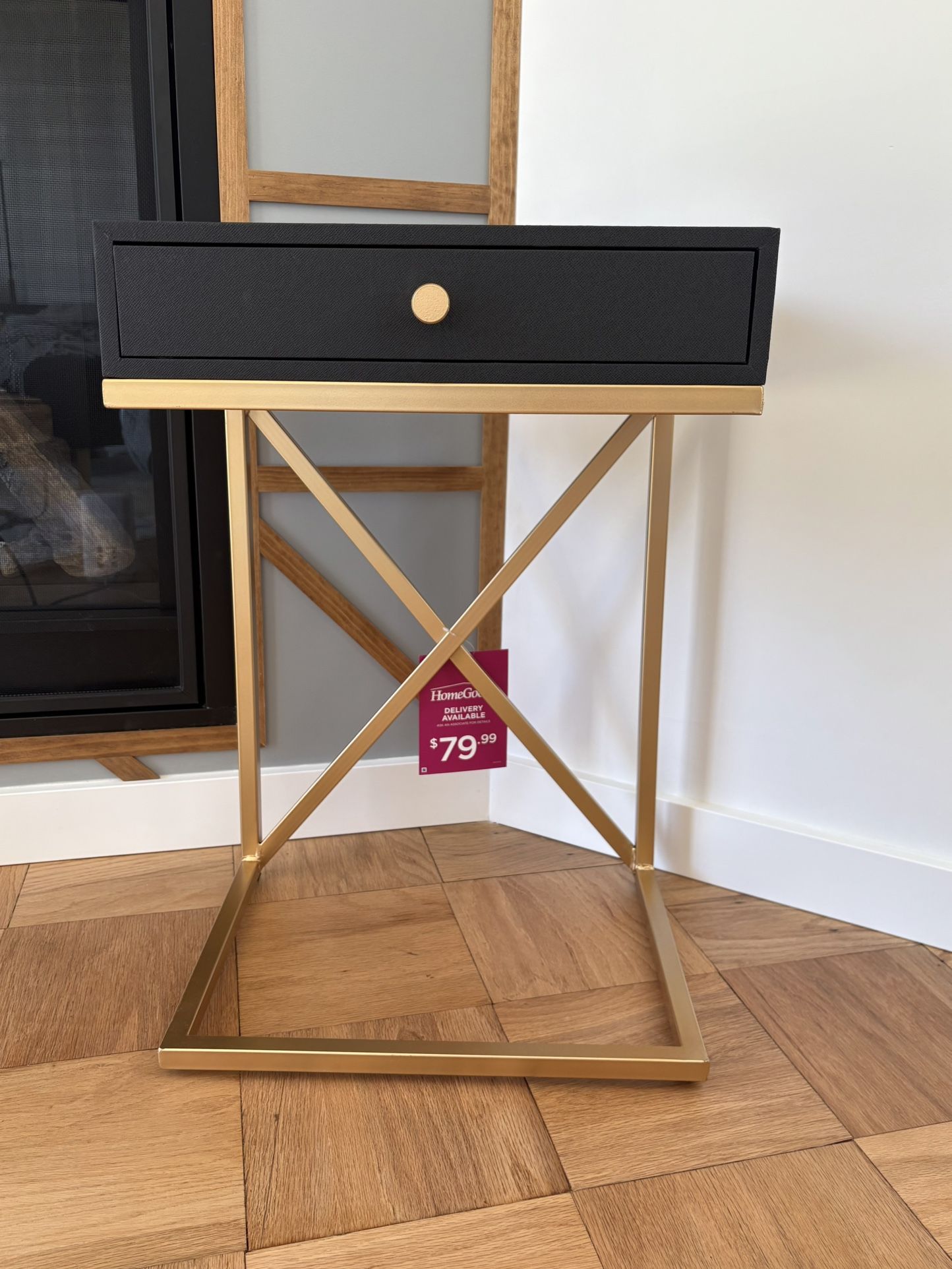 » BRAND NEW End Table or Night Stand «
