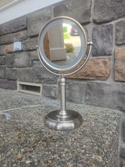 Vanity mirror