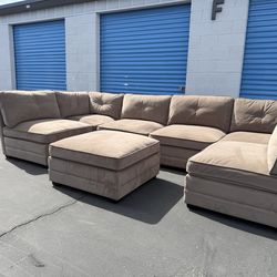 7 piece Tan Modular Sectional Couch 🚚🚛 Free Delivery 🚚🚛