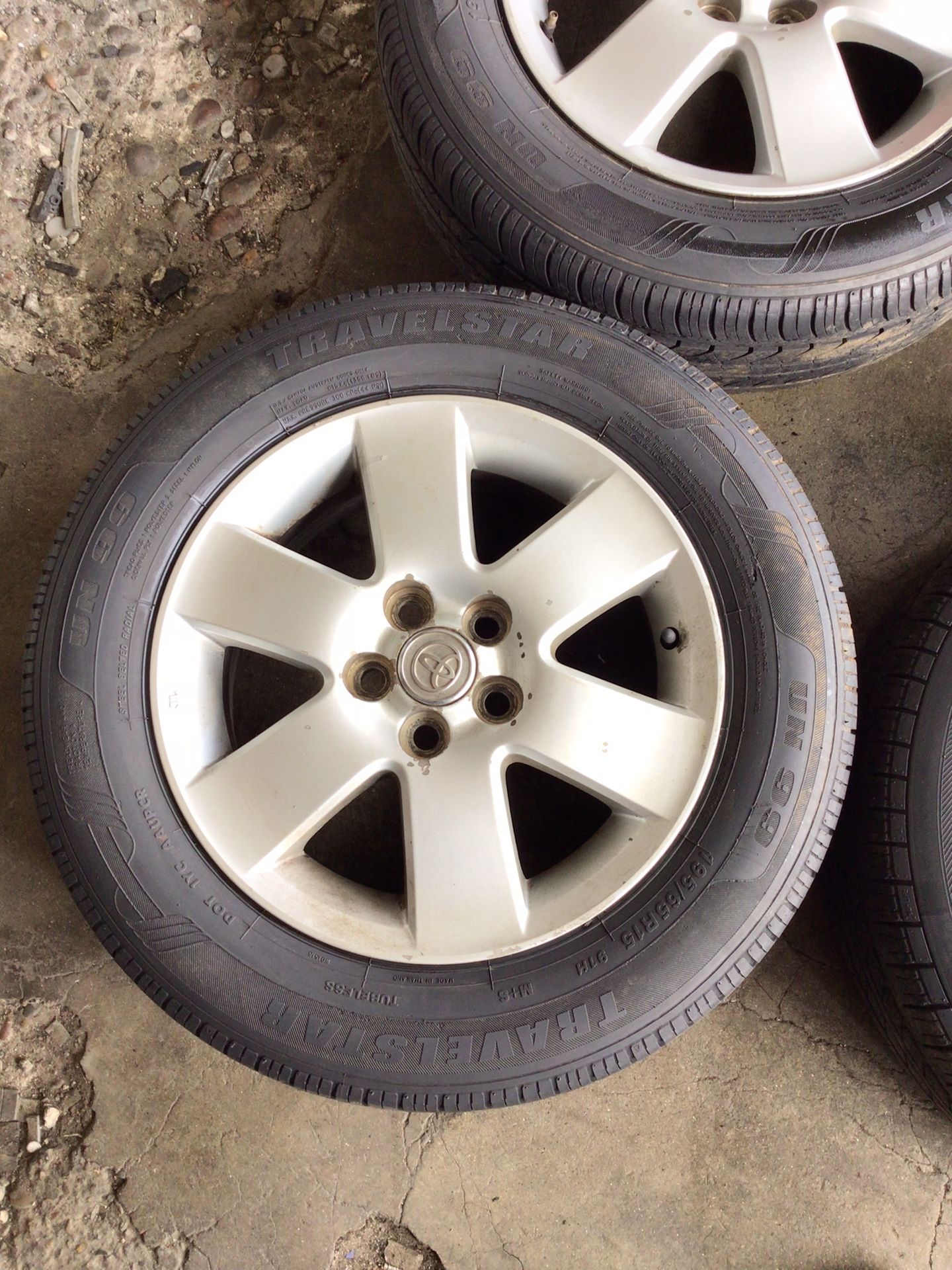 03-08 Toyota Corolla Rims & Tires 5lug 15*6"