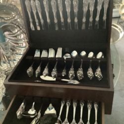 BAROQUE BY GODINGER 12 Placesettings 81 Pieces/SERVING PIECES