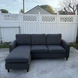 Grey Sectional Sofa !! Great condition 