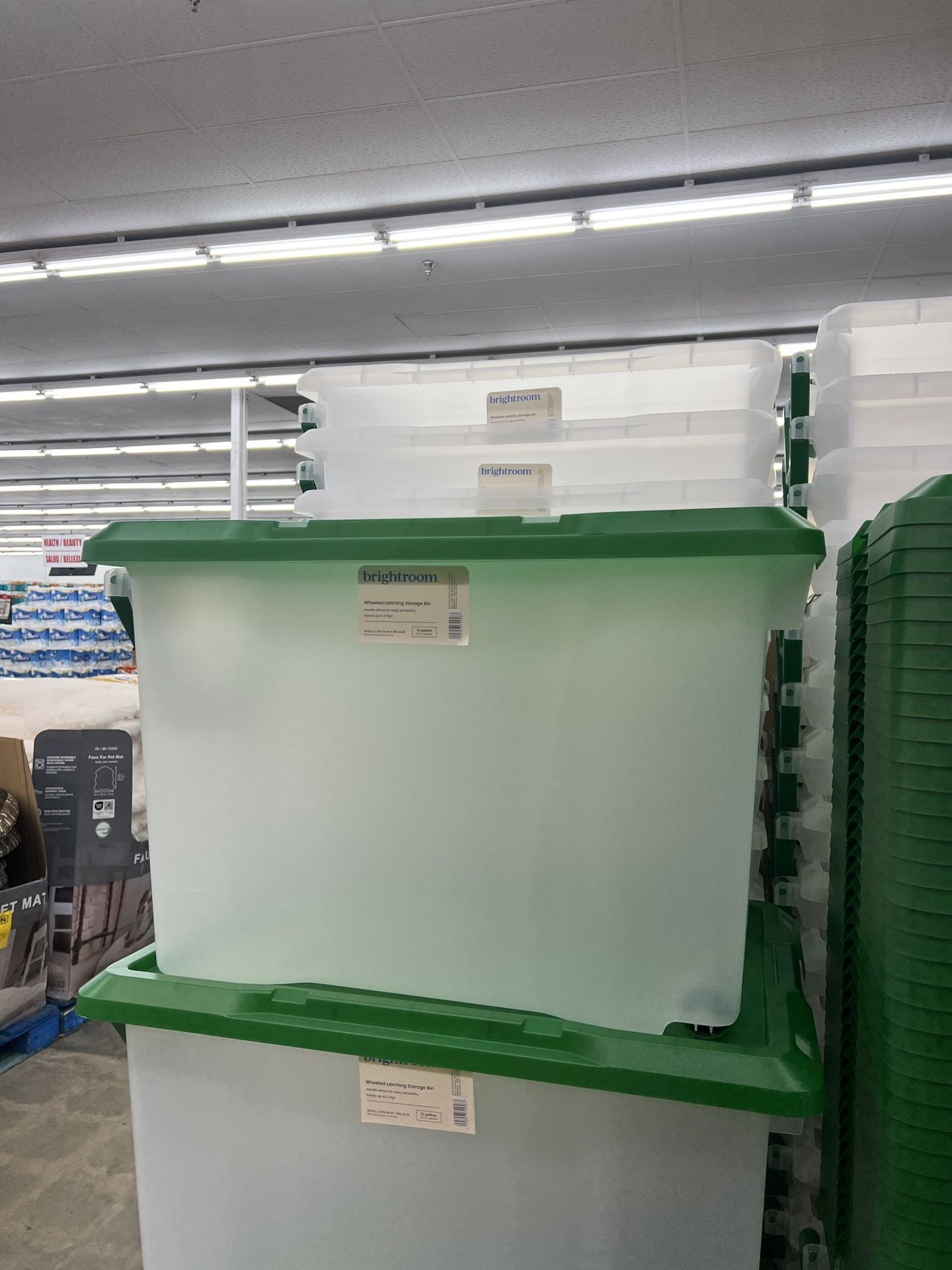 Wheeled Latching Storage Bin 32 Gallon