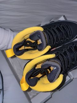 Jordan University Gold 9s. Size 5Y