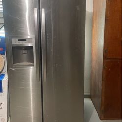 Kenmore Refrigerator ** Needs To Be Fixed**