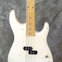 KILLER VINTAGE 1995 Peavey Fury Bass Guitar!