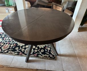 Farmhouse Style Round Wood Dining Table