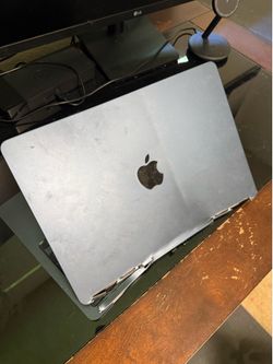 BROKEN M3 MacBook Air A3113 – Powers On / Chimes – Parts or Repair