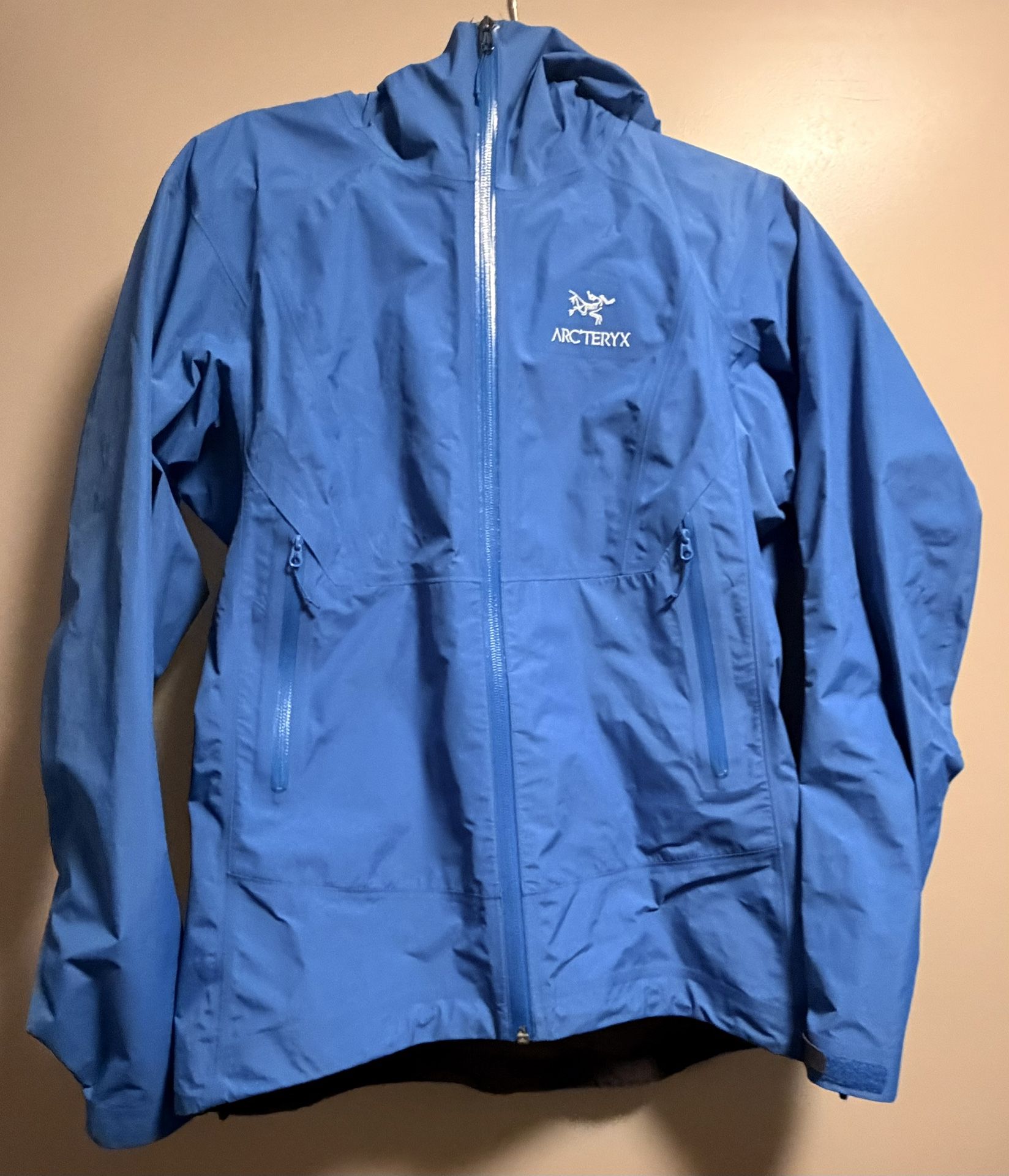 Arc'teryx Azure Jacket with Embroidered Logo - Women’s Size L - LIKE NEW!