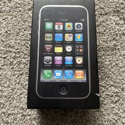 RARE Vintage Apple 5th Generation iPod - 30GB Model & non-working iPhone 3GS - 16GB/AT&T Model + box