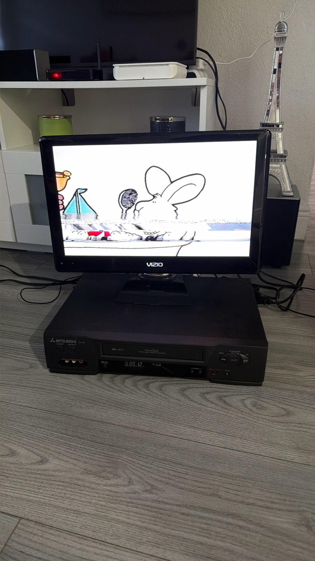 Vhs and TV 32