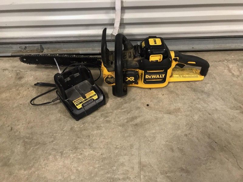 DeWalt Chainsaw 16" With Battery And Charger