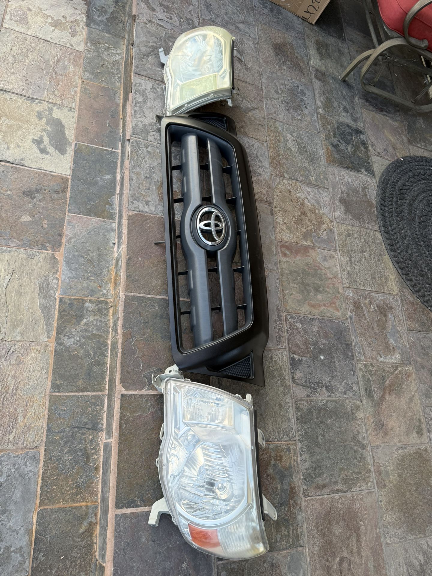 Toyota Tacoma 2006 Grill & Lights !!