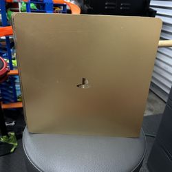 Gold PS4 With Scuf Pro Controller & Games